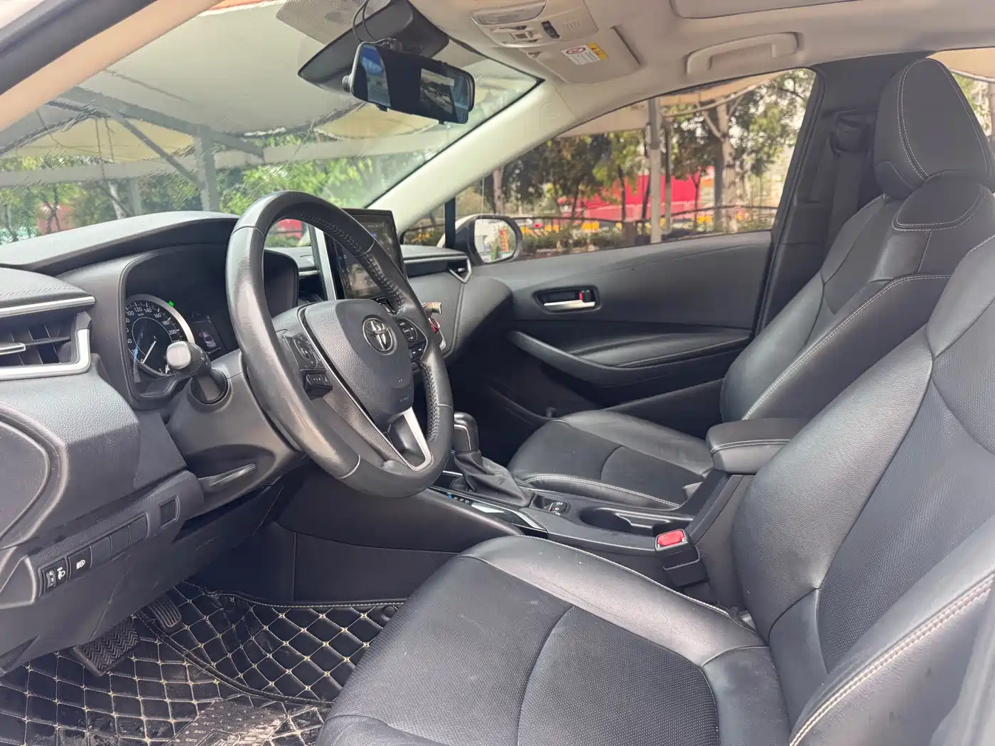 Toyota Corolla 2021 1.2T S-CVT Luxury Edition фото 11