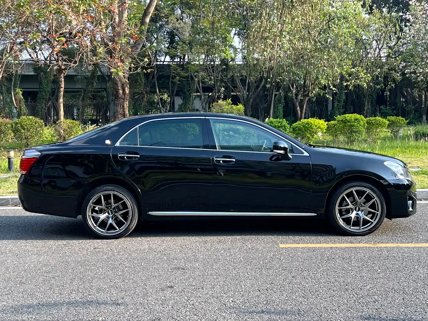 Toyota Crown 2012 2.5L Royal Leather Edition фото 4