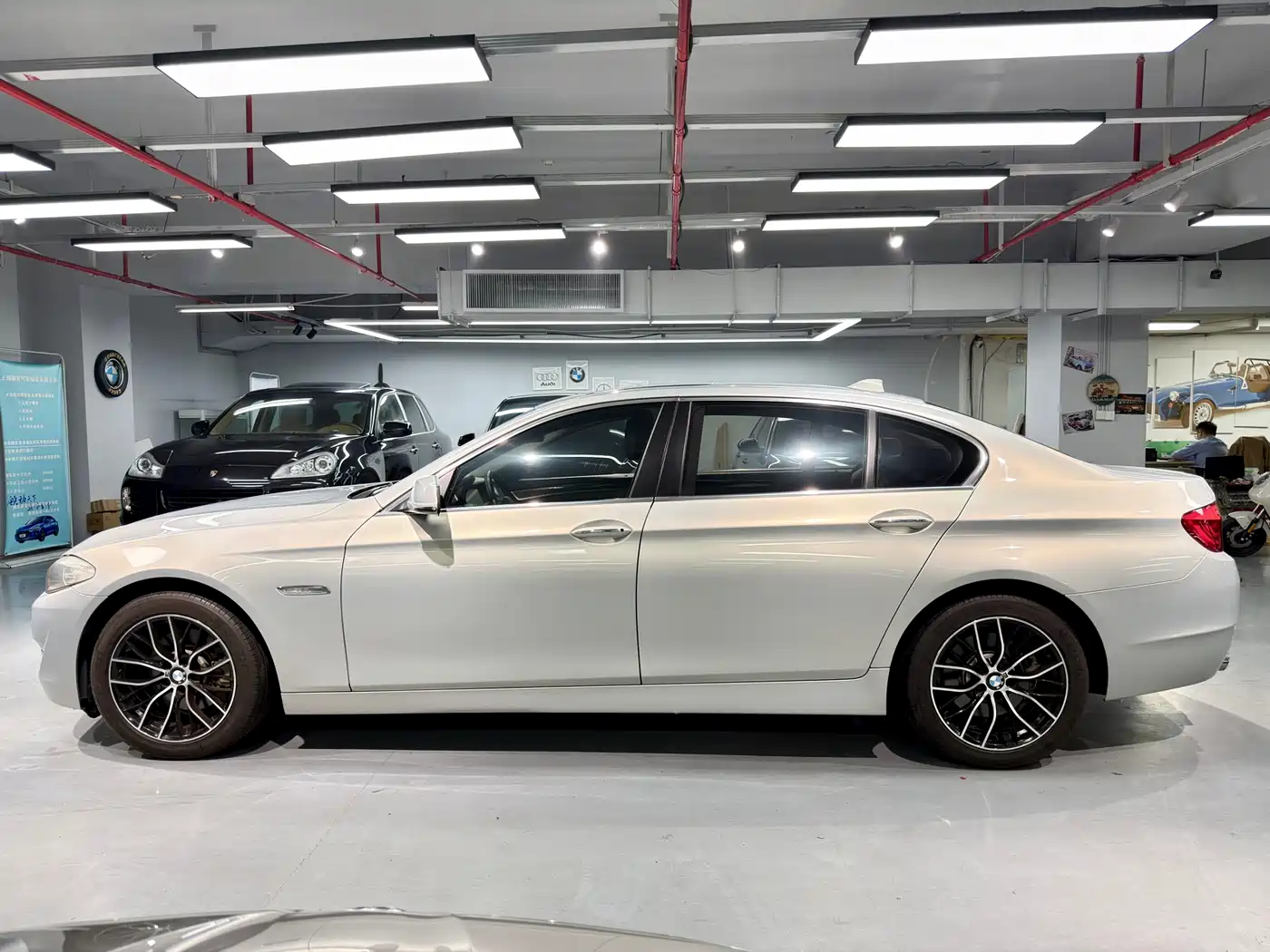BMW 5 Series 2011 528Li Luxury фото 4