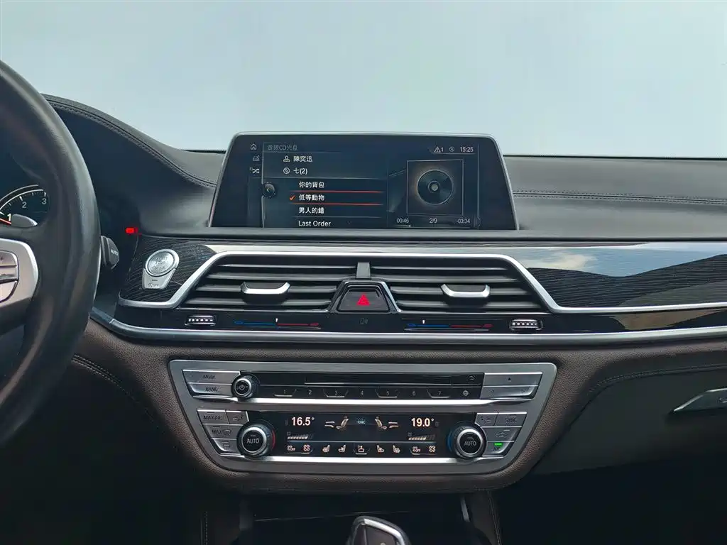 BMW 7 Series 2016 740Li Leading Edition фото 14