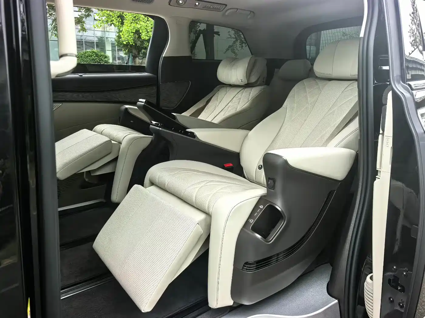 Denza D9 2025 DM-i Smart Drive Edition 1020 AWD Prestige фото 4