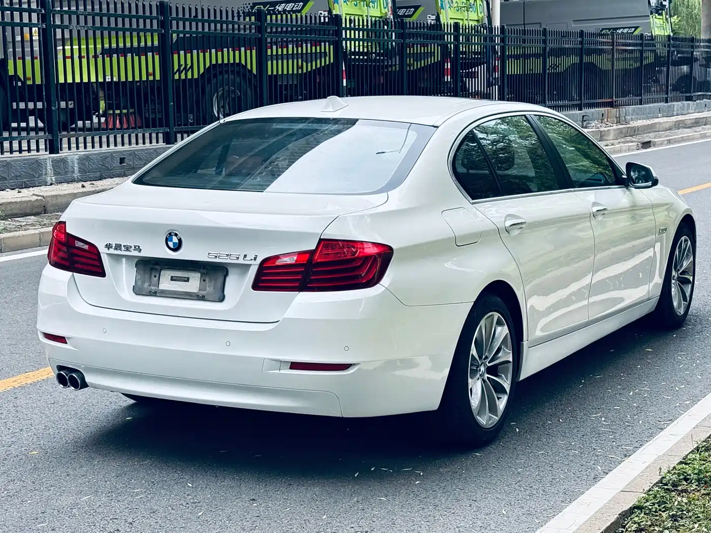 BMW 5 Series 2017 525Li Leading Edition фото 6