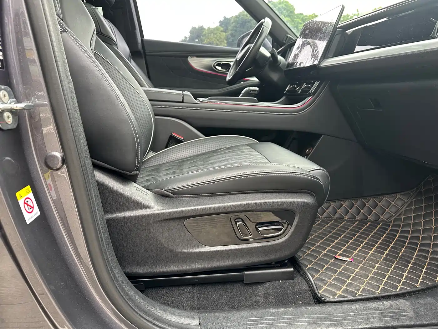 GAC Trumpchi Trumpchi GS8 2022 Dual Engine Series 2.0TM 2WD Premium Edition (6-Seater) фото 33