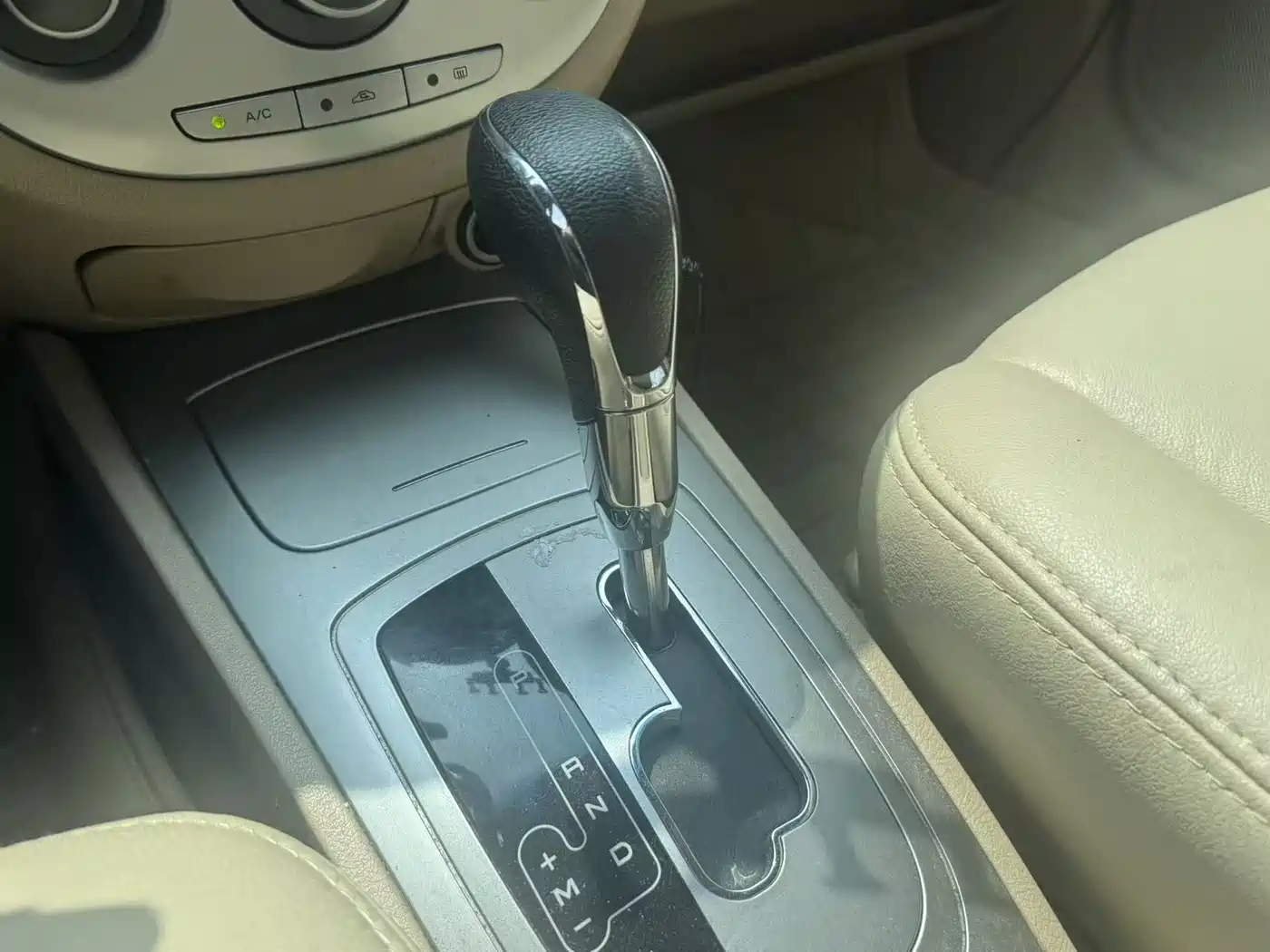 Buick Excelle 2013 1.5L Automatic Classic фото 12