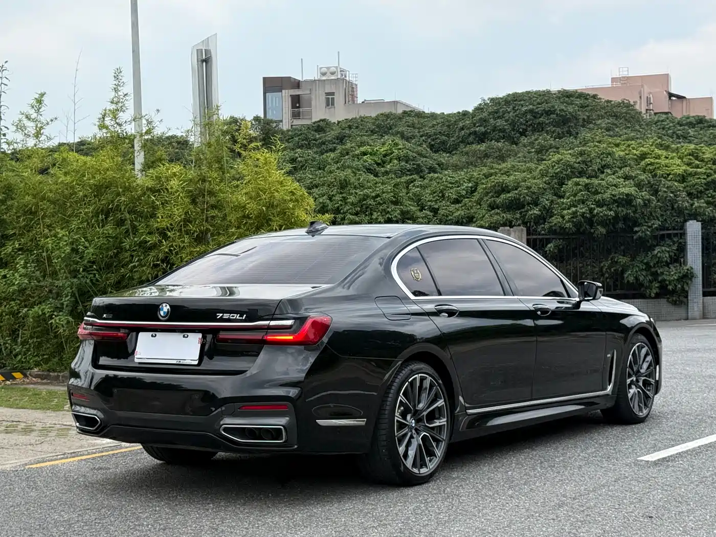 BMW 7 Series 2019 750Li xDrive V8 M Sport Package фото 14