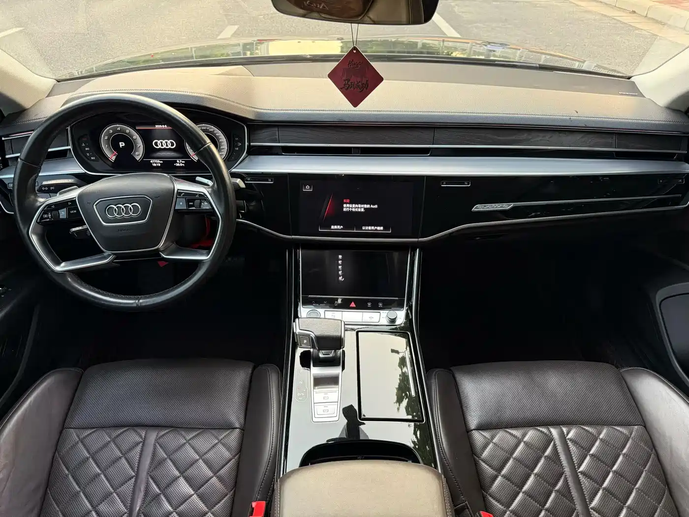 Photo 5 - Audi A8