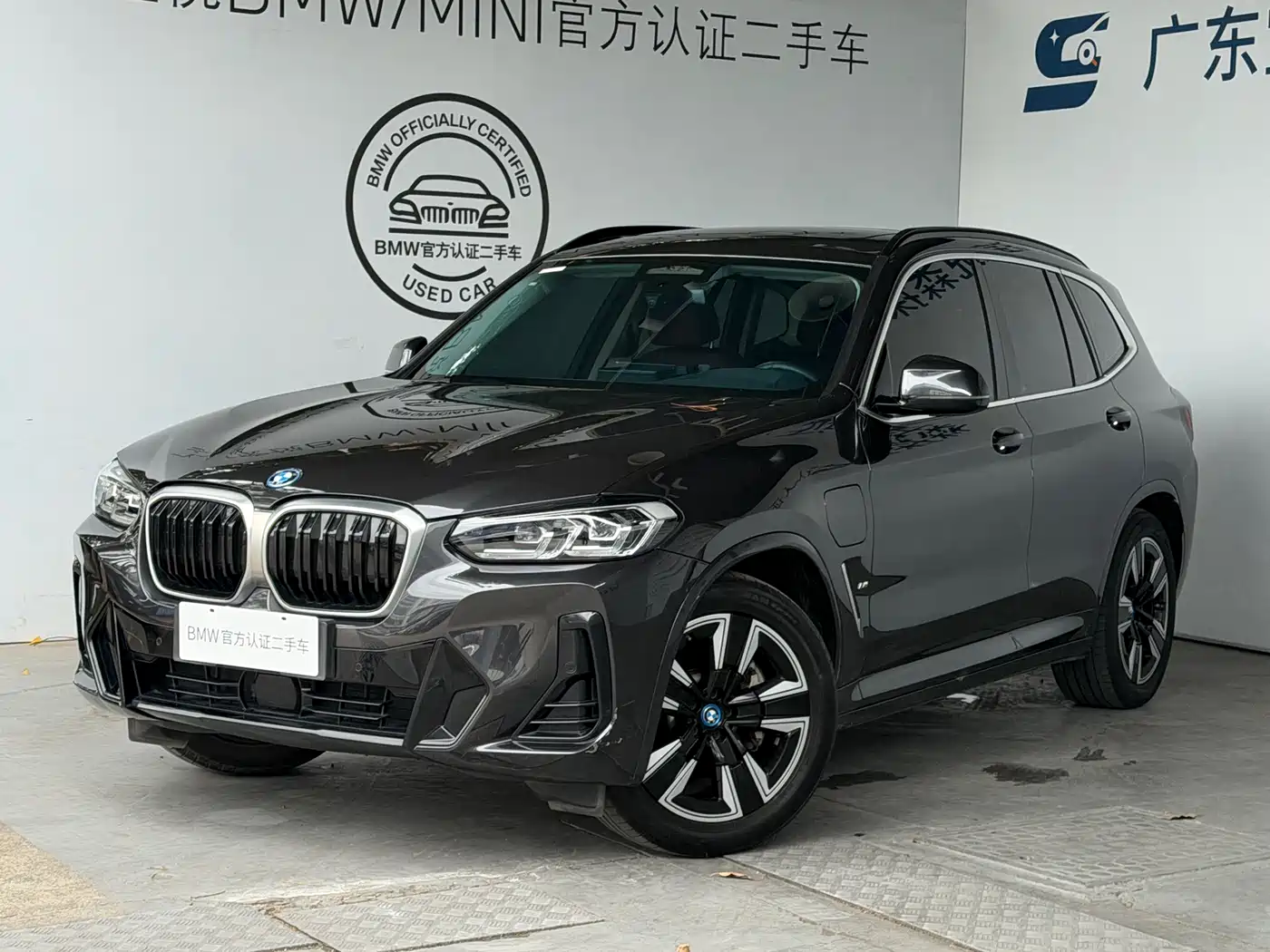 BMW iX3 2024 Leading Edition