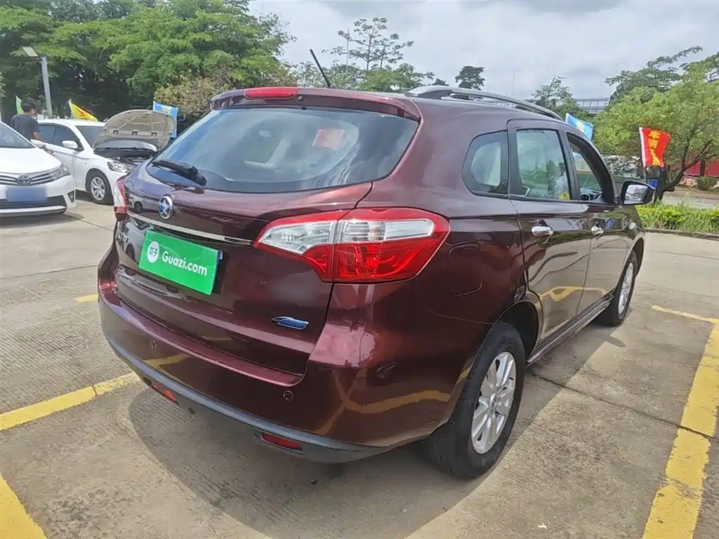 Venucia T70 2016 2016 2.0L CVT Rui Xing Edition
