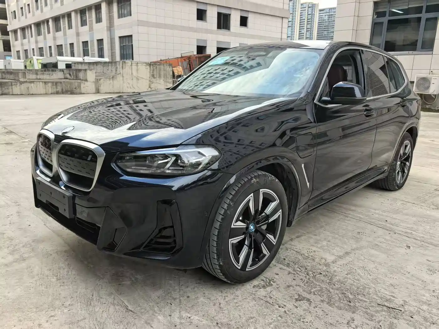 BMW iX3 2024 Leading Edition