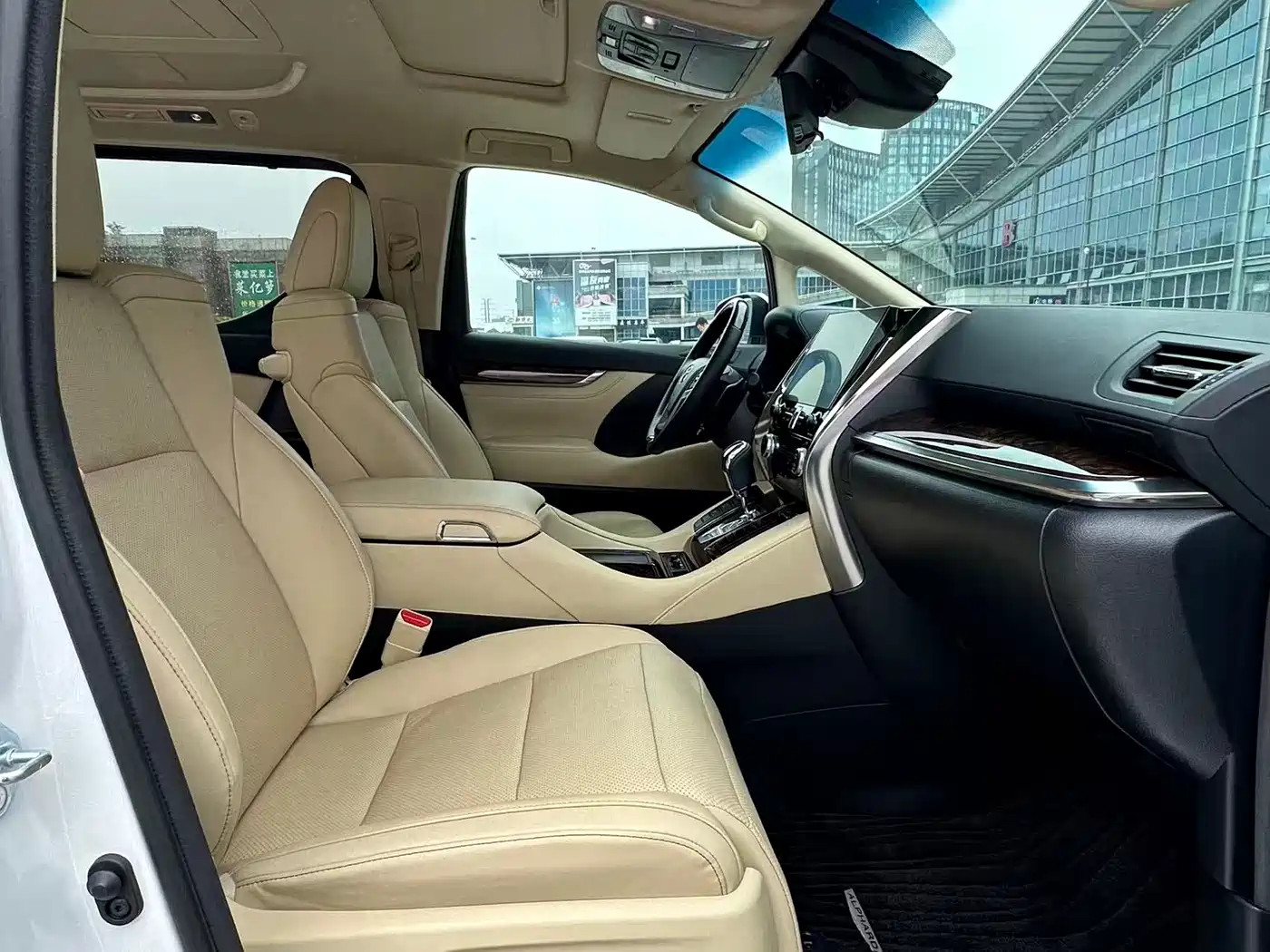 Toyota Alphard 2021 Hybrid 2.5L Luxury фото 8