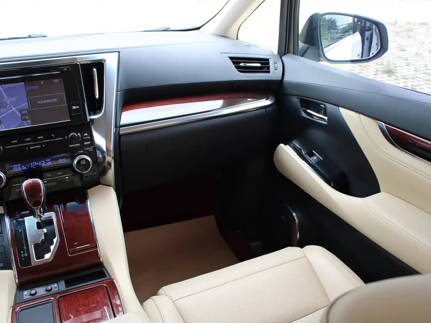 Toyota Alphard 2015 3.5L Luxury Edition фото 18