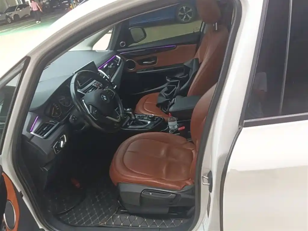 BMW 2 Series Touring 2016 218i Leading фото 15