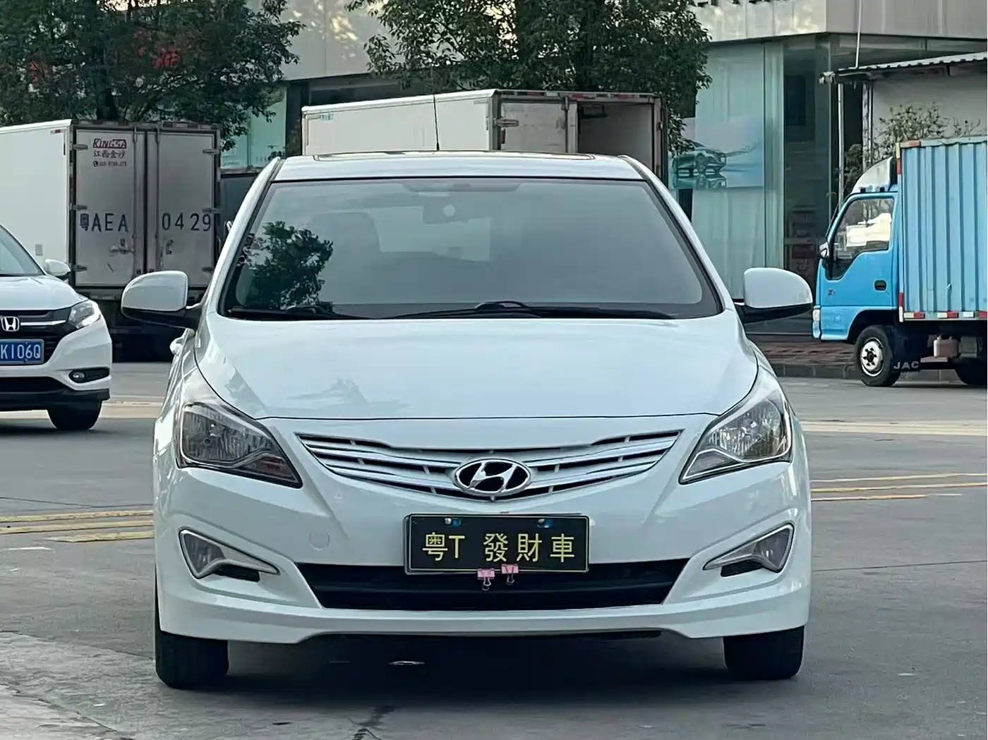 Hyundai Reina 2014 Model 1.4L Automatic GLX фото 2