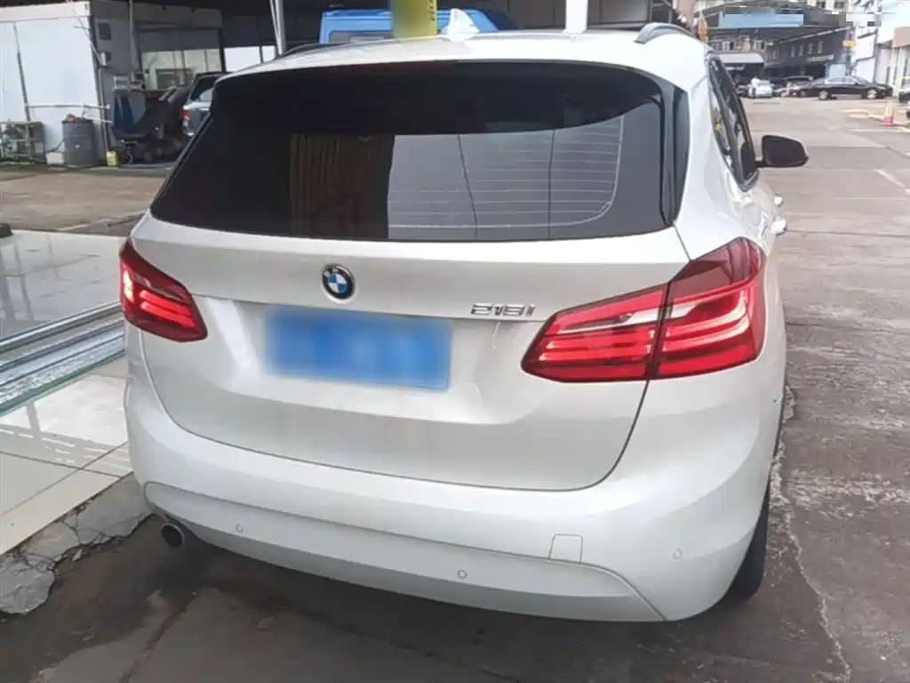 BMW 2 Series Touring 2016 218i Leading фото 6
