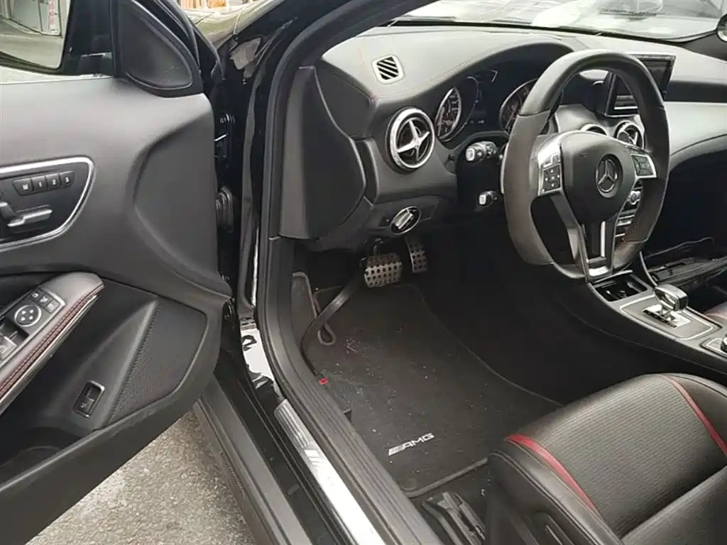 Mercedes-Benz GLA AMG 2015 AMG GLA 45 4MATIC фото 16