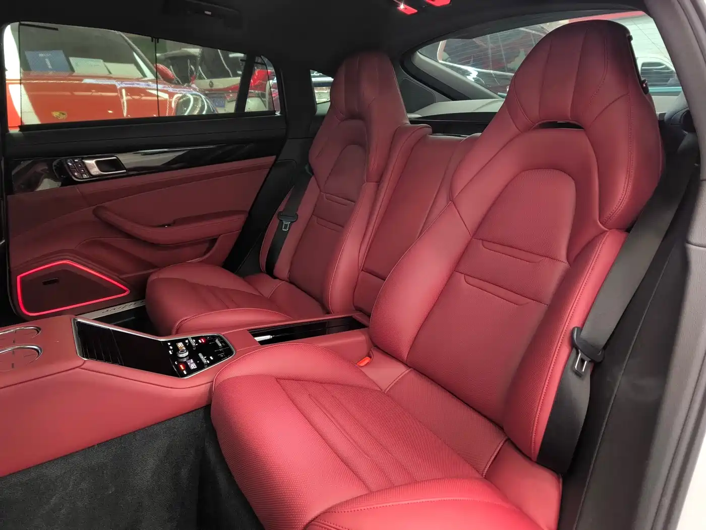 Porsche Panamera New Energy 2017 Panamera 4 E-Hybrid Executive Long Wheelbase 2.9T фото 19