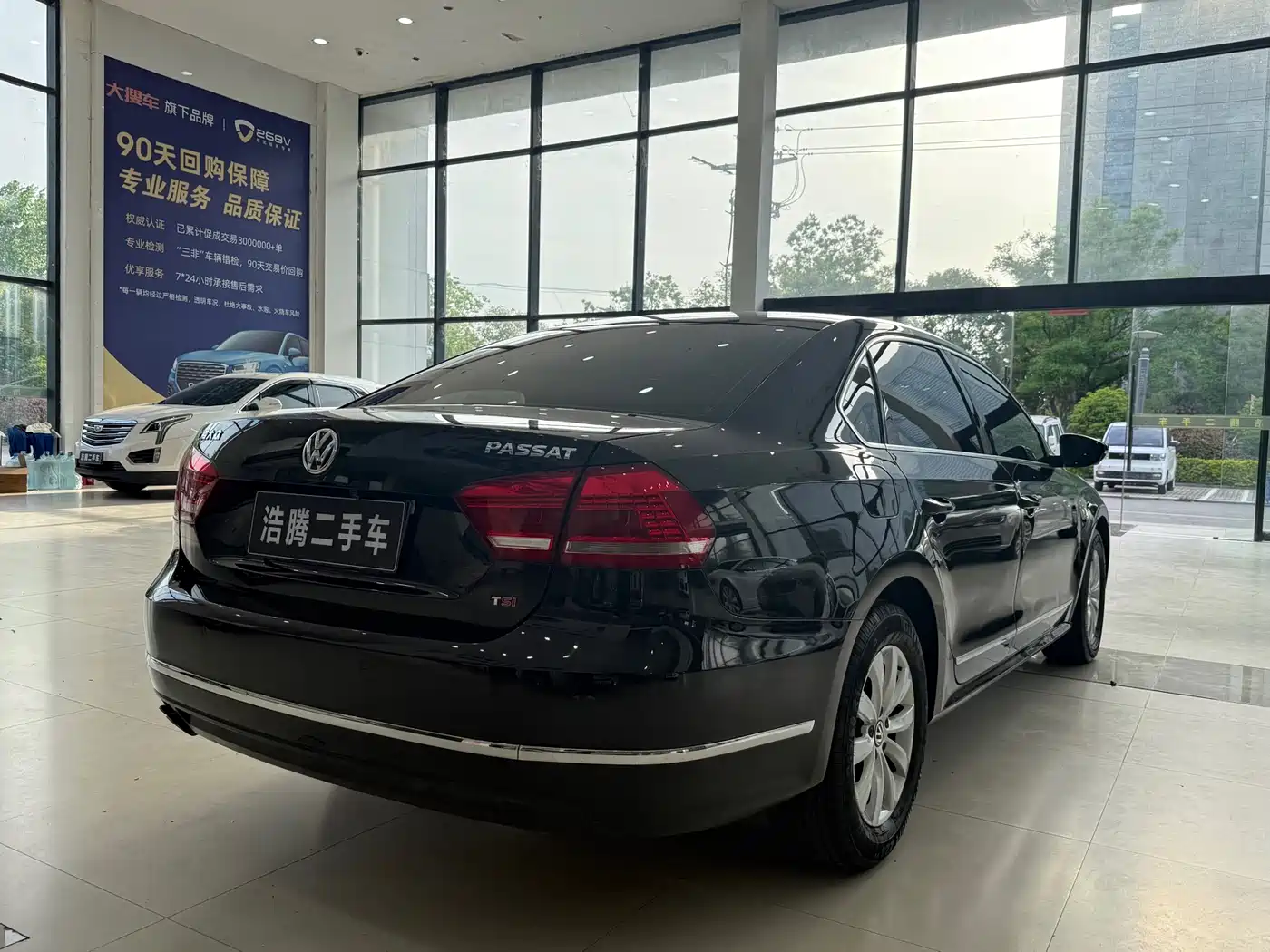 Volkswagen Passat 2014 1.8TSI DSG Luxury Edition фото 9
