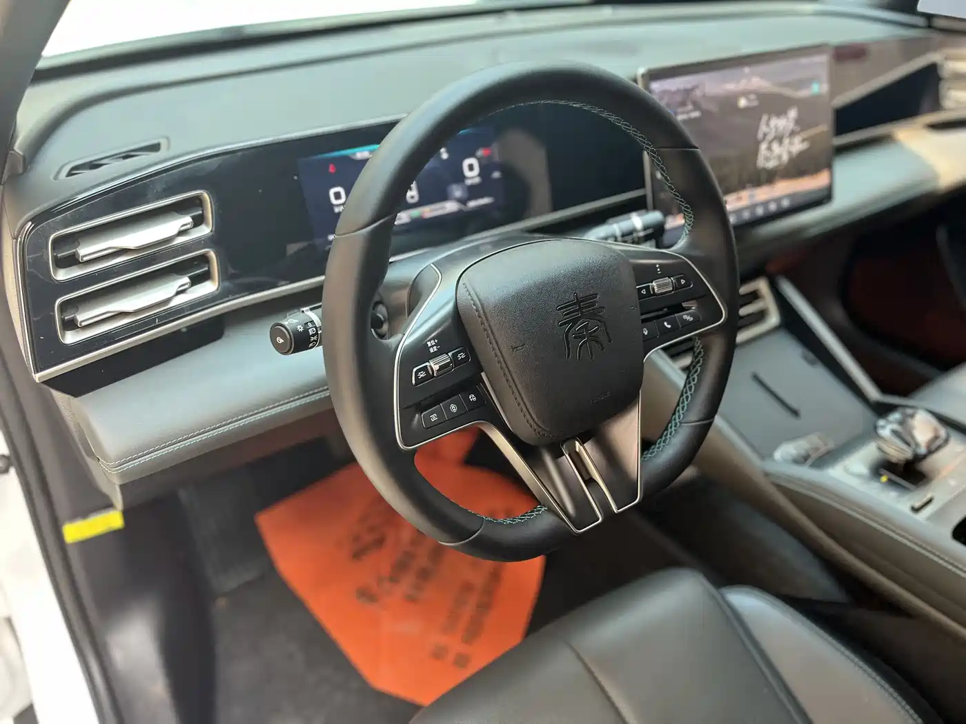 BYD Qin PLUS 2024 Glory Edition DM-i 120KM Surpass фото 5