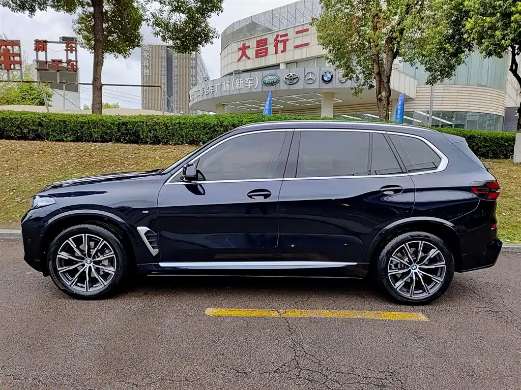 BMW X5 2023 xDrive 30Li M Sport Package фото 3