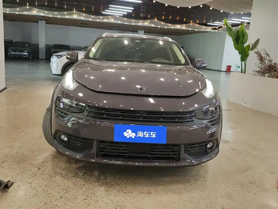 Lynk & Co 02 2021 1.5T DCT 2WD Shine Pro фото 2
