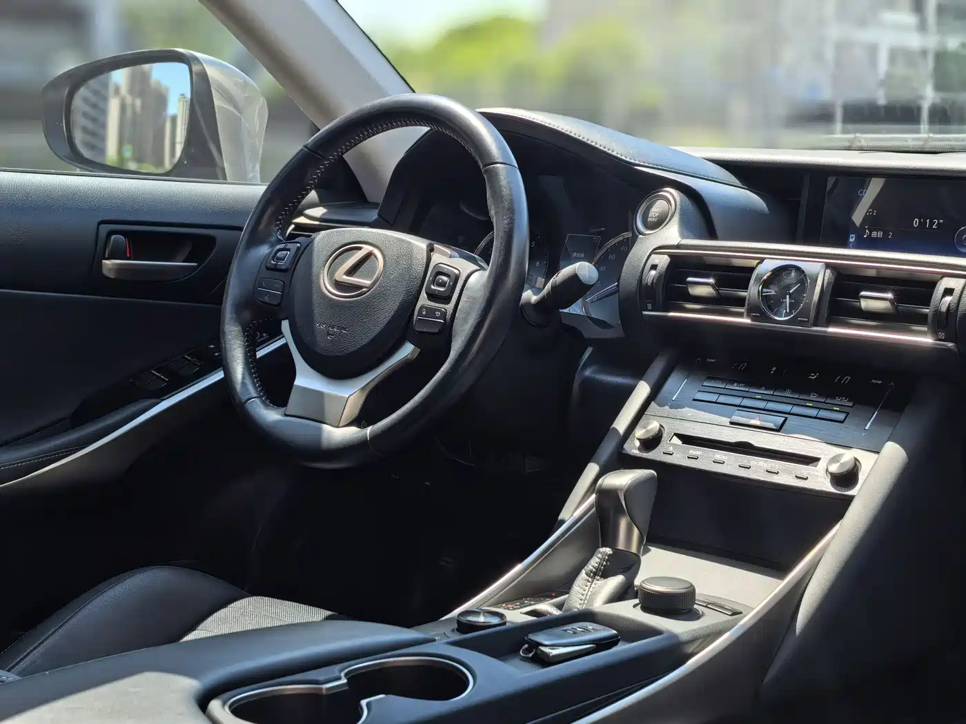 Lexus IS 2017 300 Leading Edition фото 10