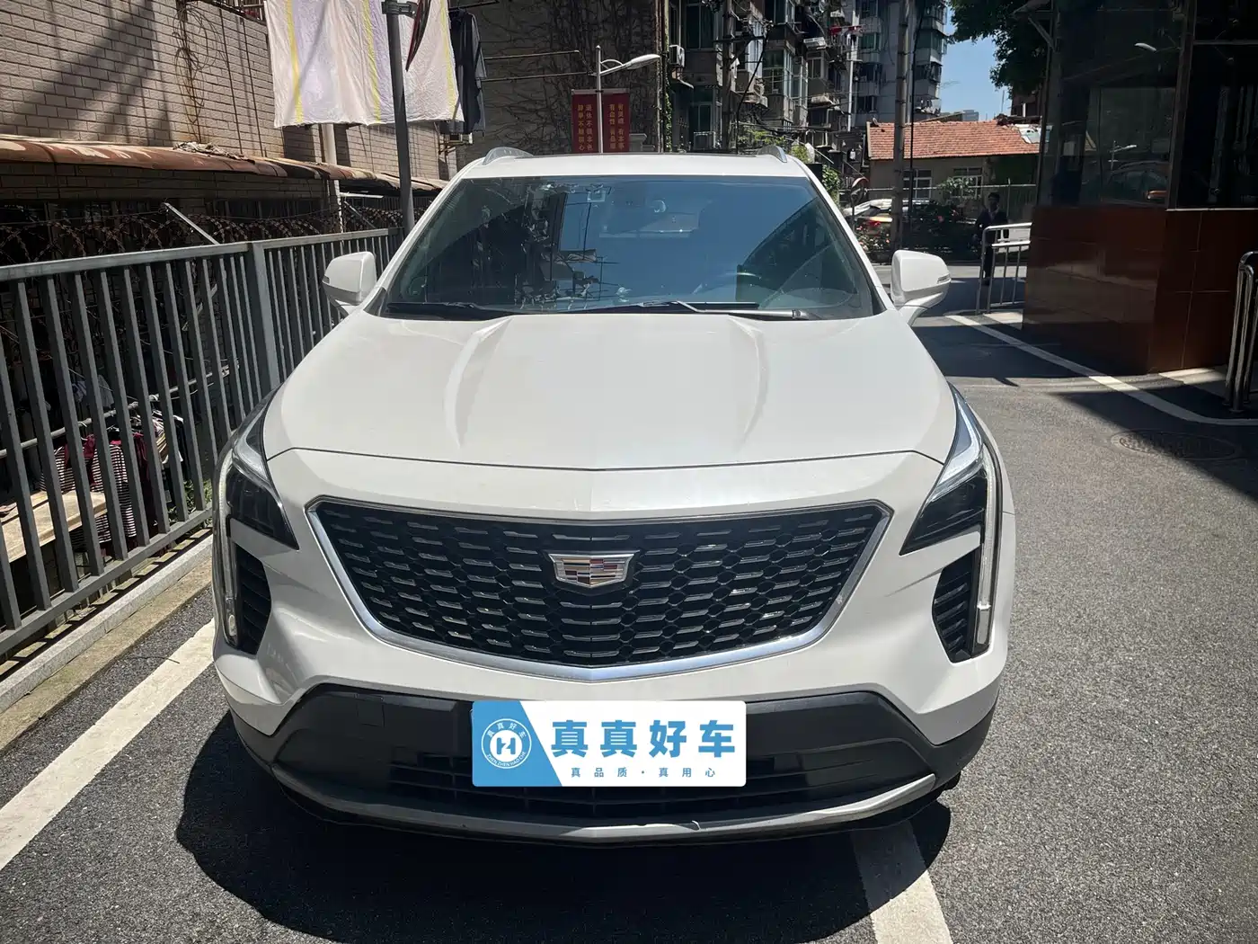 Cadillac XT4 2021 28T FWD Premium Edition фото 2