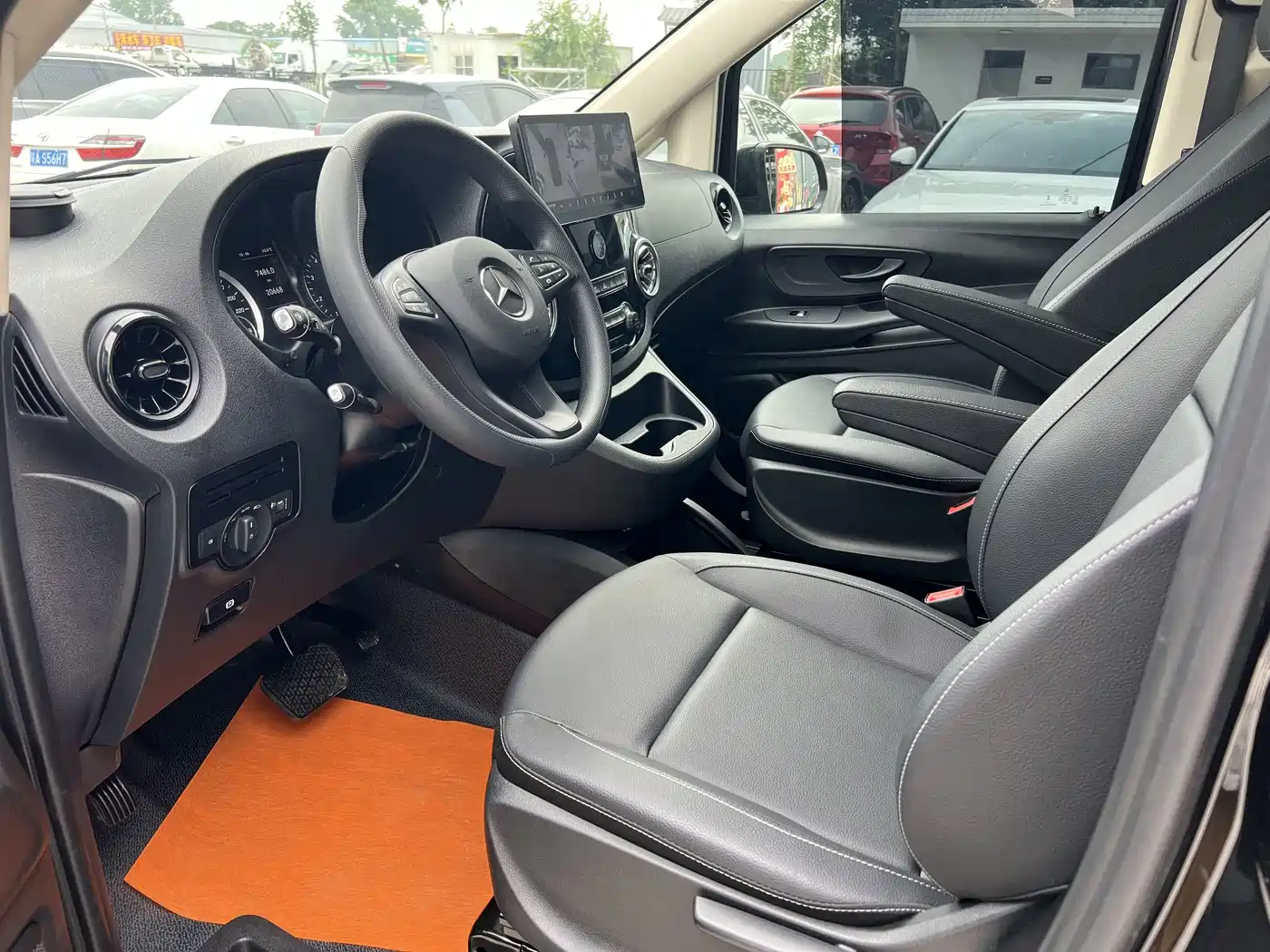 Mercedes-Benz Vito 2023 2.0T Elite 9-Seater фото 6