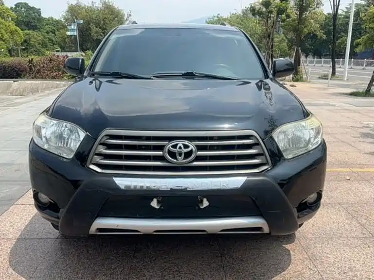 Photo 1 - Toyota Highlander