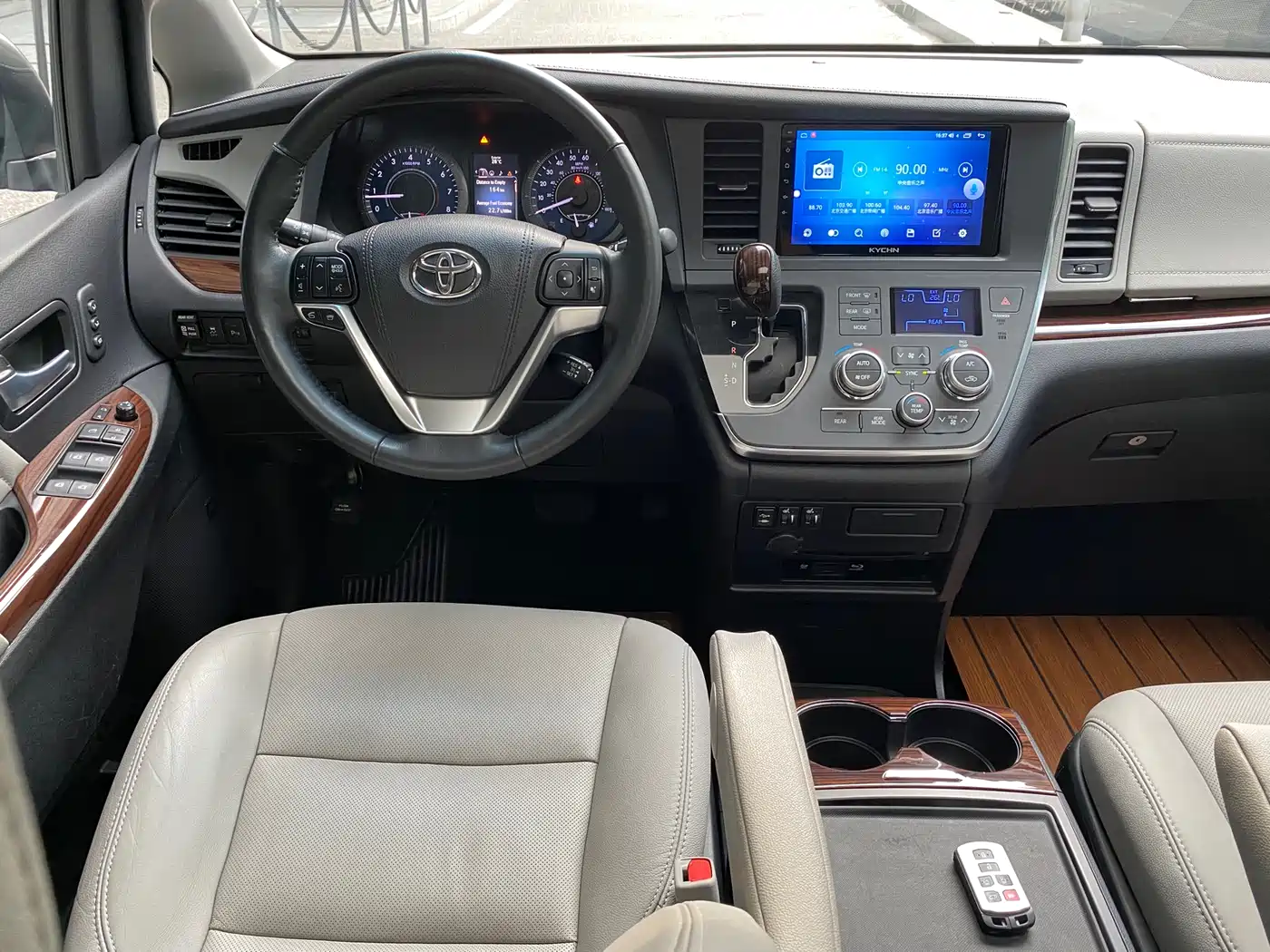 Toyota Sienna 2015 3.5L 4WD L фото 11