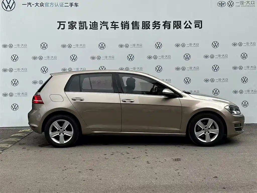 Volkswagen Golf 2017 230TSI Auto Comfort Millionth Anniversary Edition фото 4