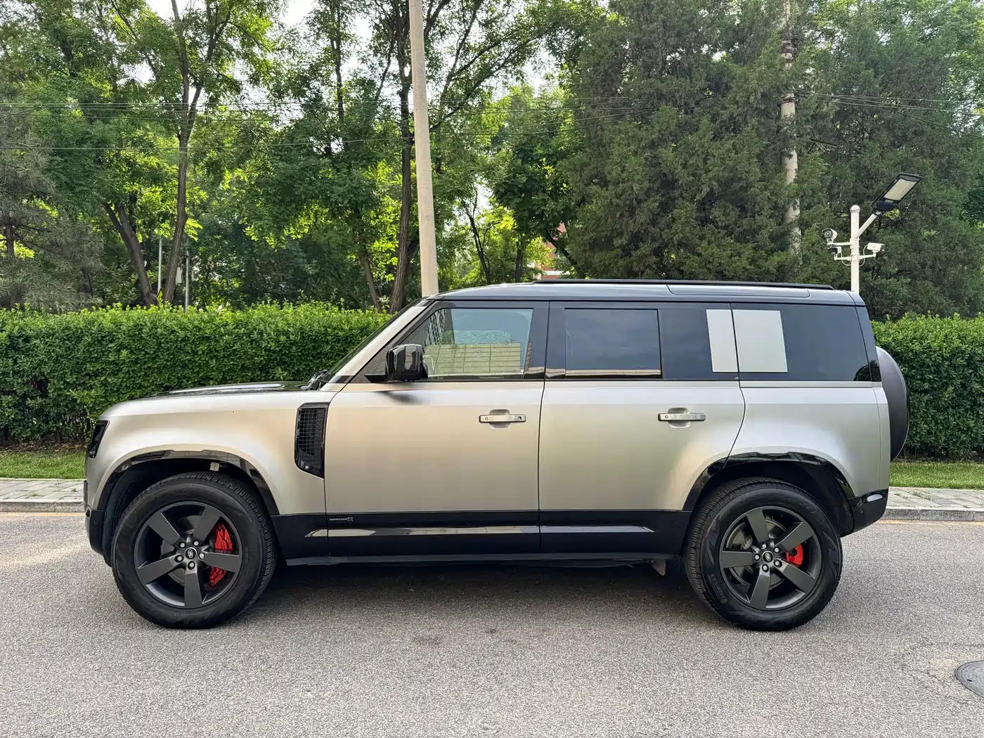 Land Rover Defender 2025 110 3.0T P400 X фото 3
