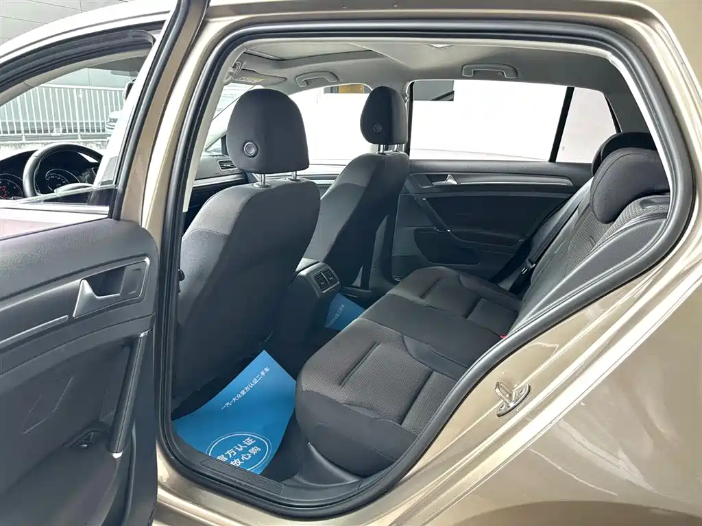Volkswagen Golf 2017 230TSI Auto Comfort Millionth Anniversary Edition фото 30