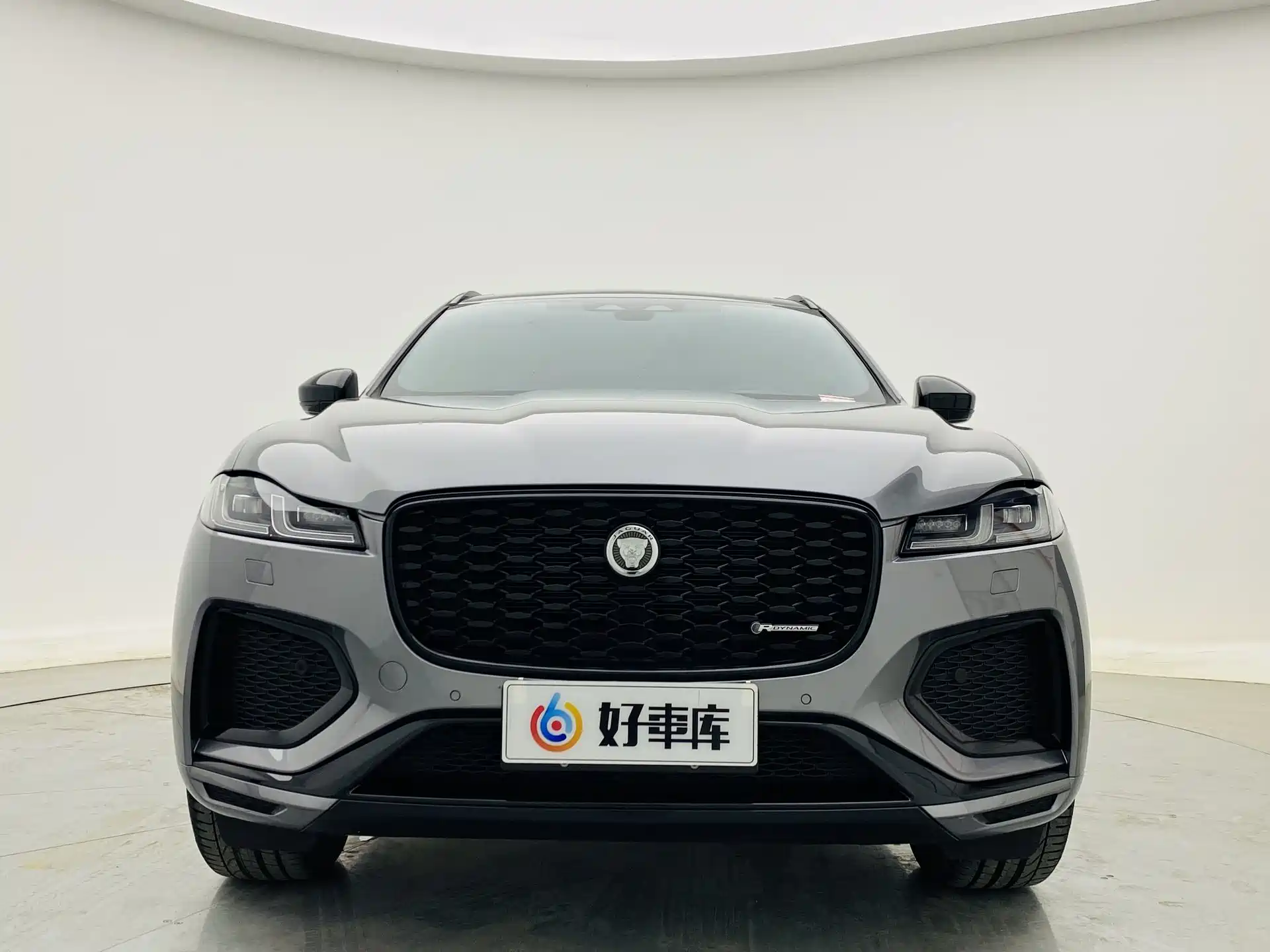 Фото 2 - Jaguar F-PACE