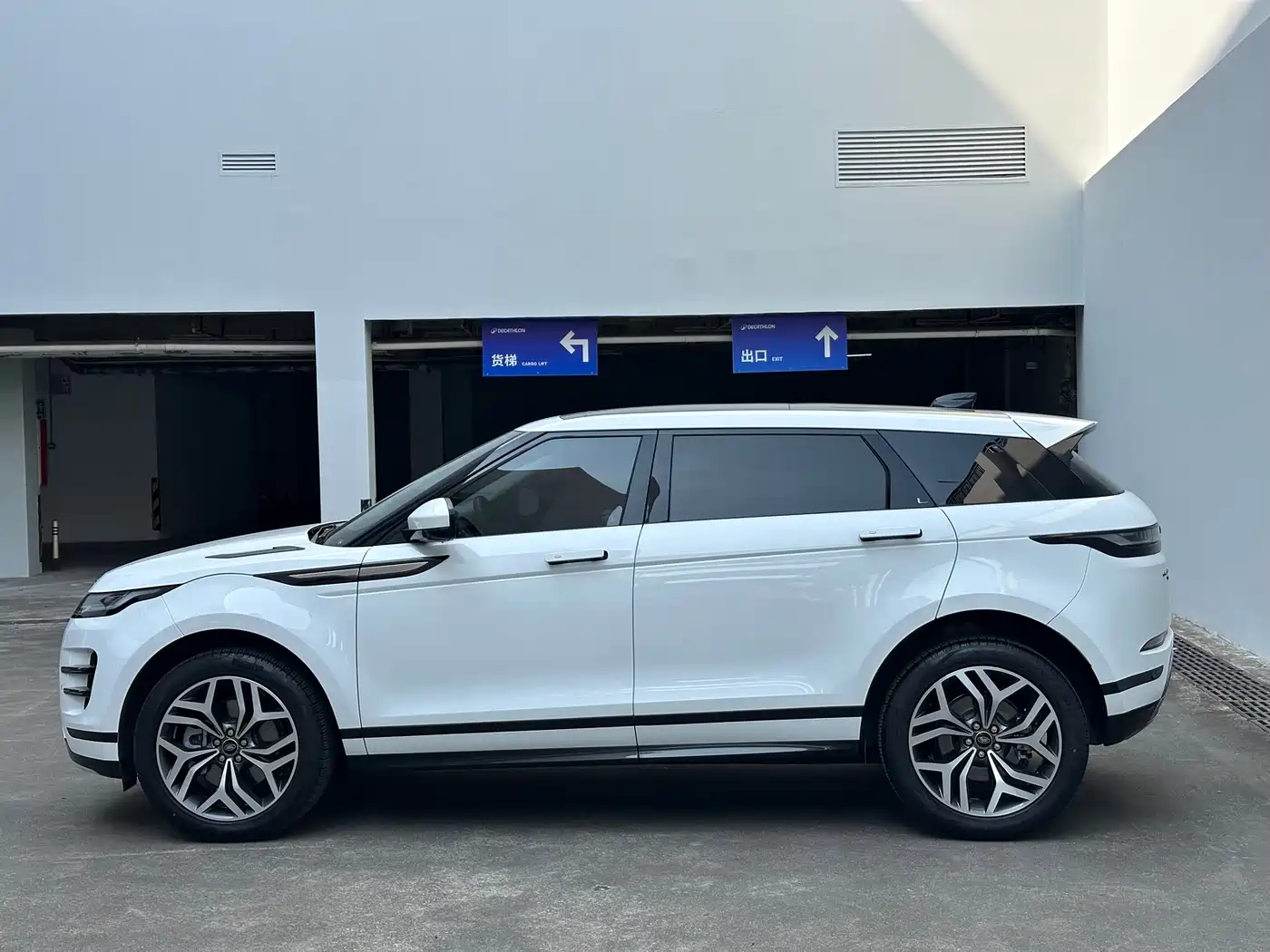 Land Rover Range Rover Evoque 2022 Facelift Range Rover Evoque L 249PS R-Dynamic Luxury фото 6