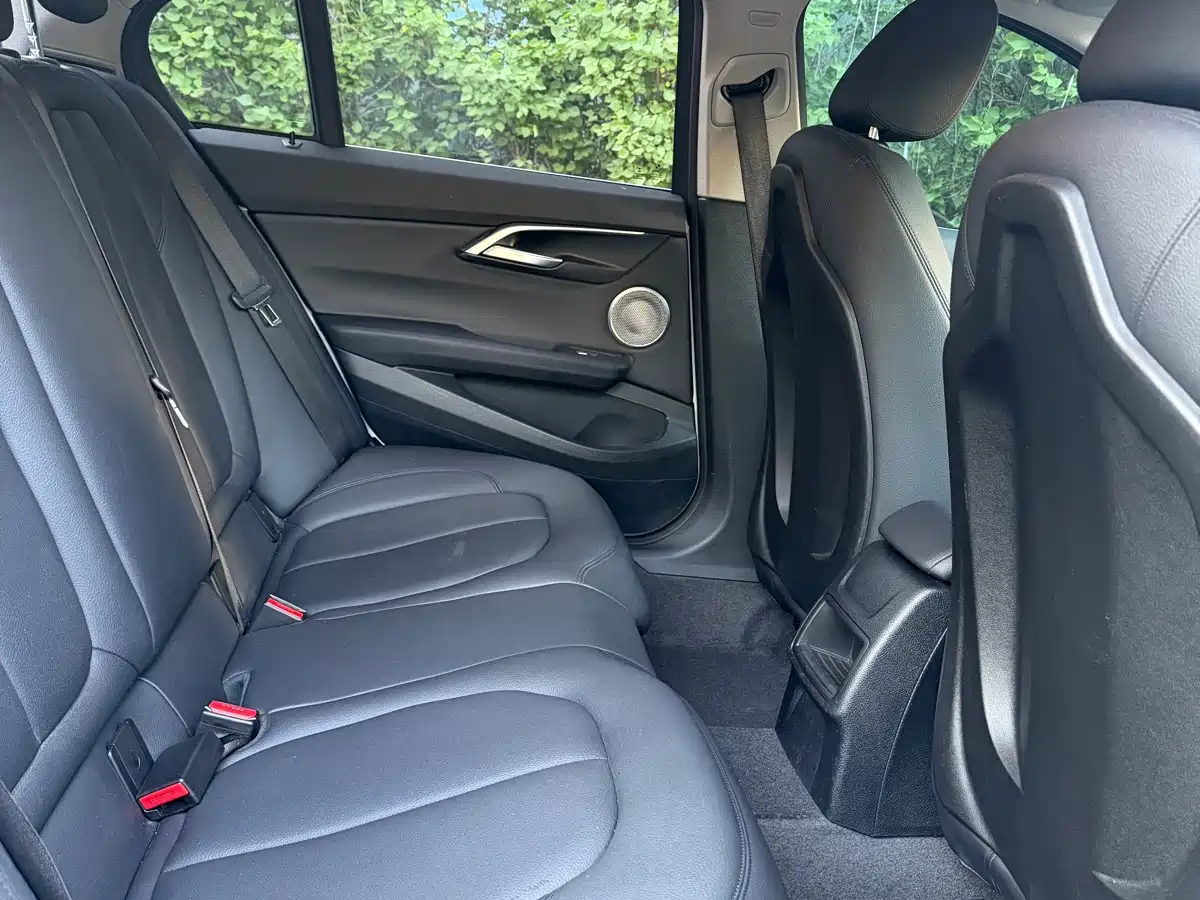 BMW 1 Series 2023 120i M Sport фото 9