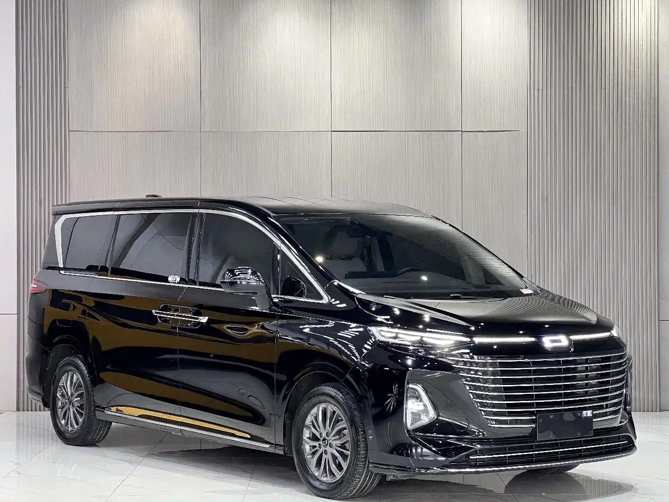 Besturn M9 2023 2.0T Premium 70th Anniversary Edition фото 3