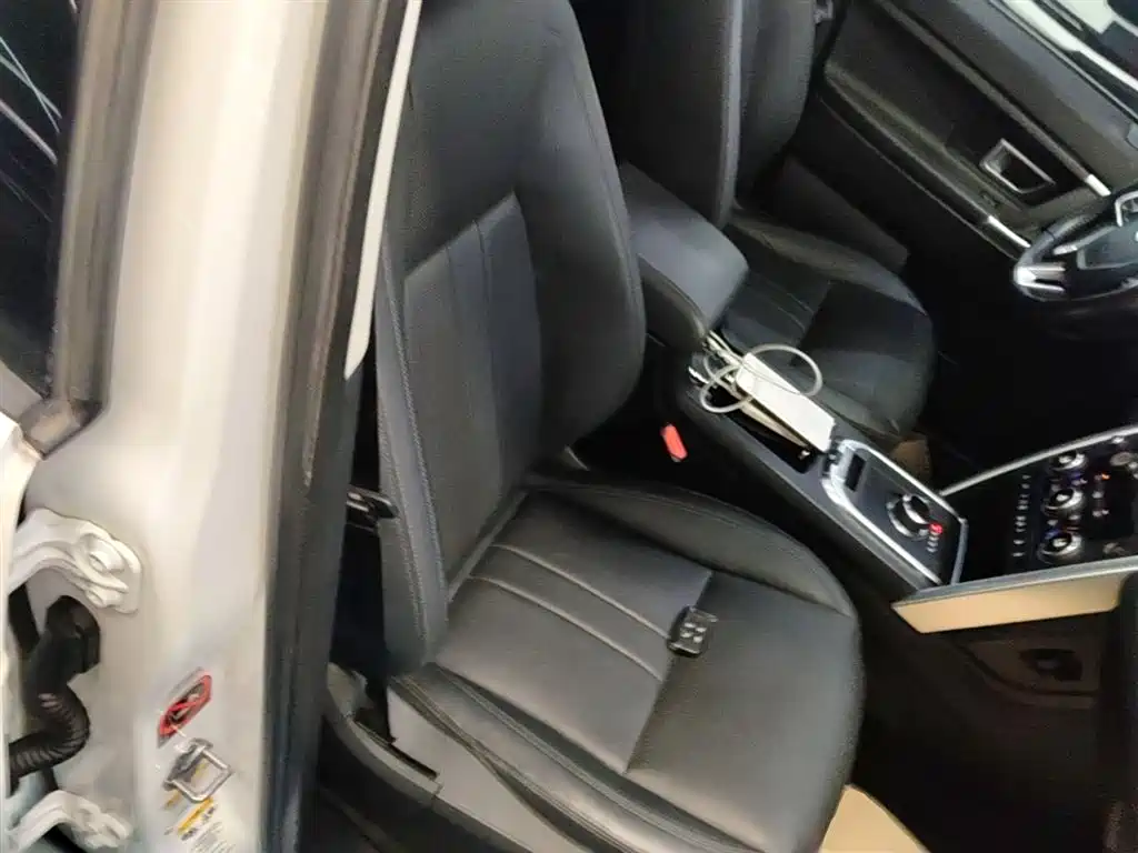 Land Rover Discovery Sport 2018 240PS SE Edition фото 25