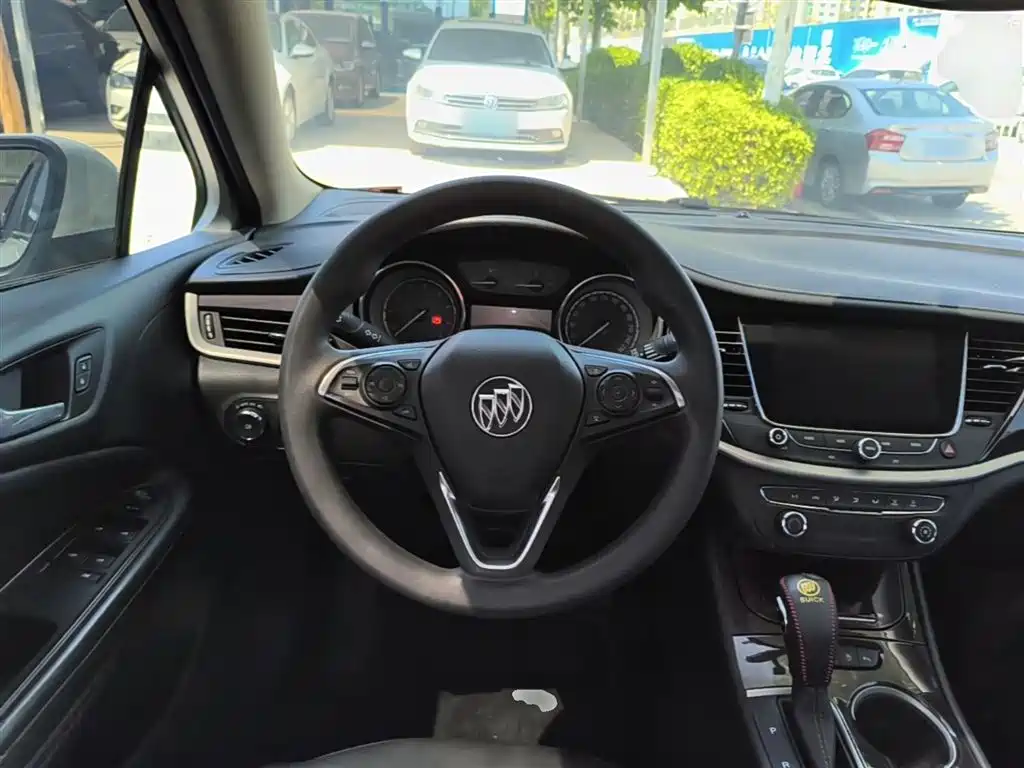 Buick Verano 2018 Sedan 20T Dual Clutch Leading фото 11