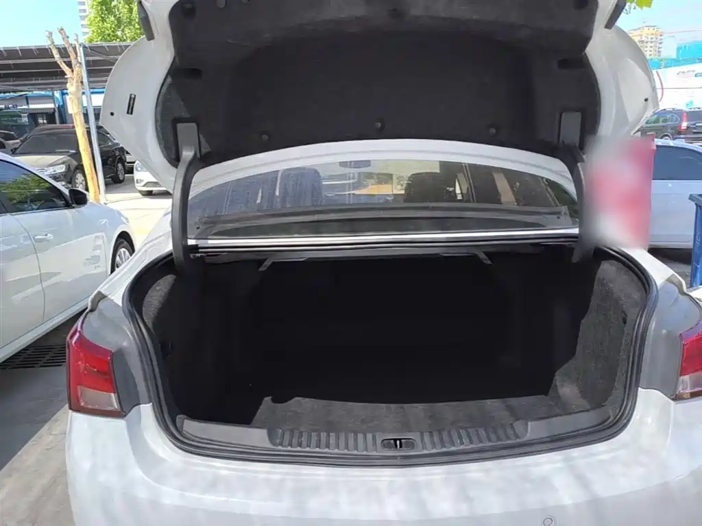 Buick Verano 2018 Sedan 20T Dual Clutch Leading фото 19