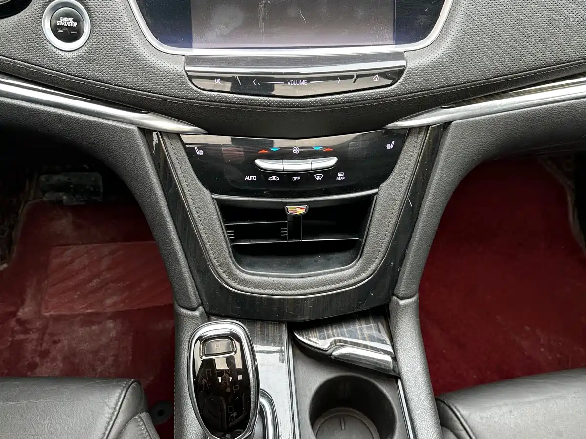 Cadillac XT5 2016 28T AWD Technology Model фото 13