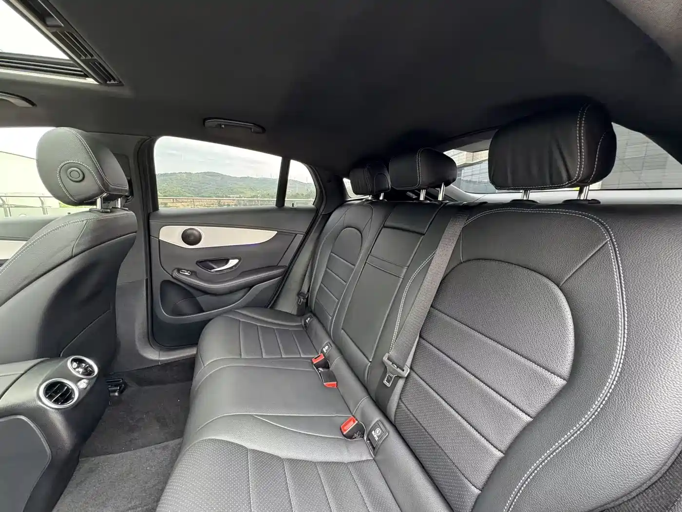 Mercedes-Benz GLC Coupe 2020 GLC 260 4MATIC Coupe SUV фото 12
