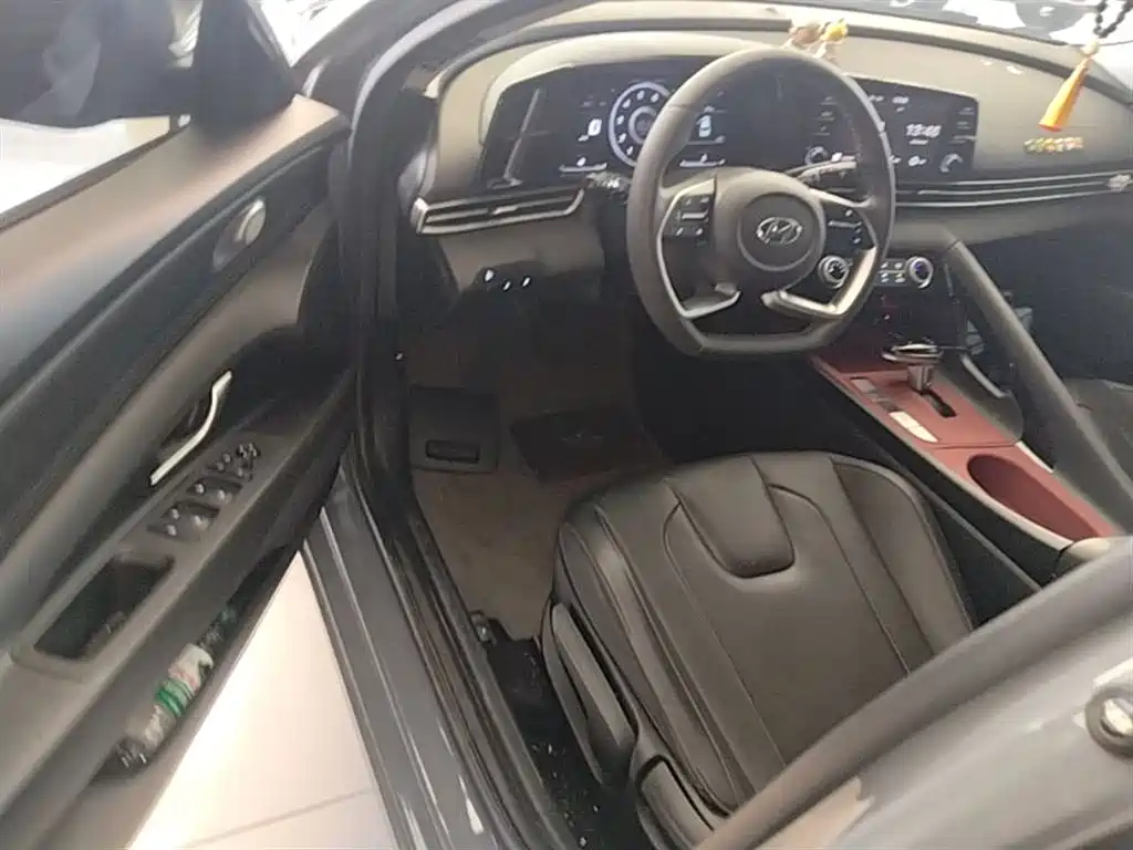 Hyundai Elantra 2022 1.5L CVT GLX Elite Edition фото 16
