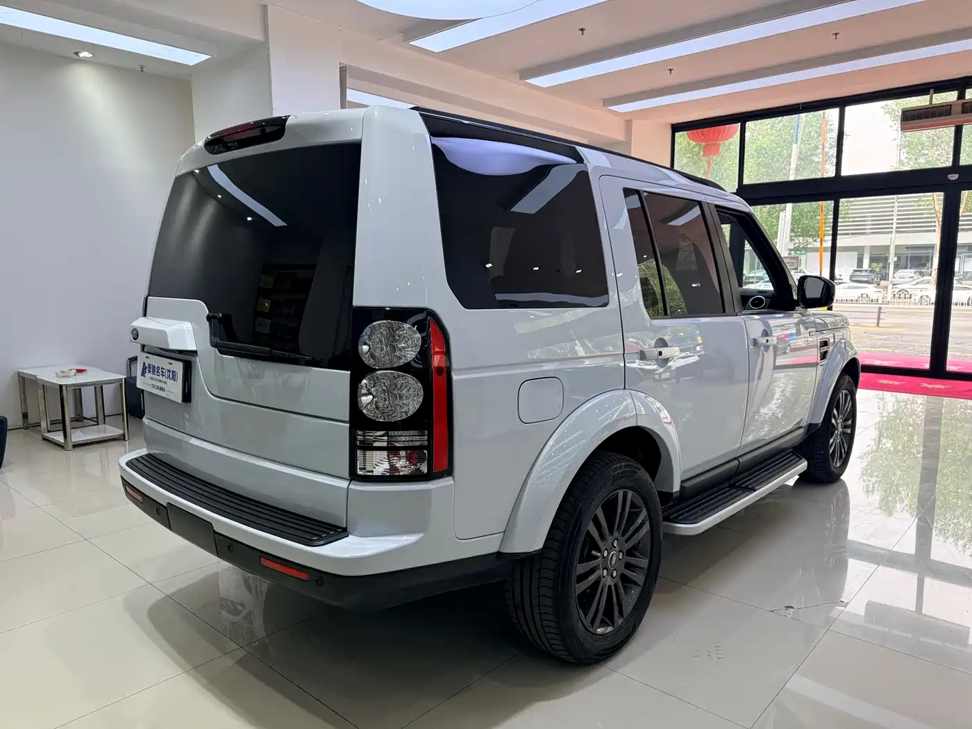 Land Rover Discovery 2016 3.0 SC V6 SE фото 6