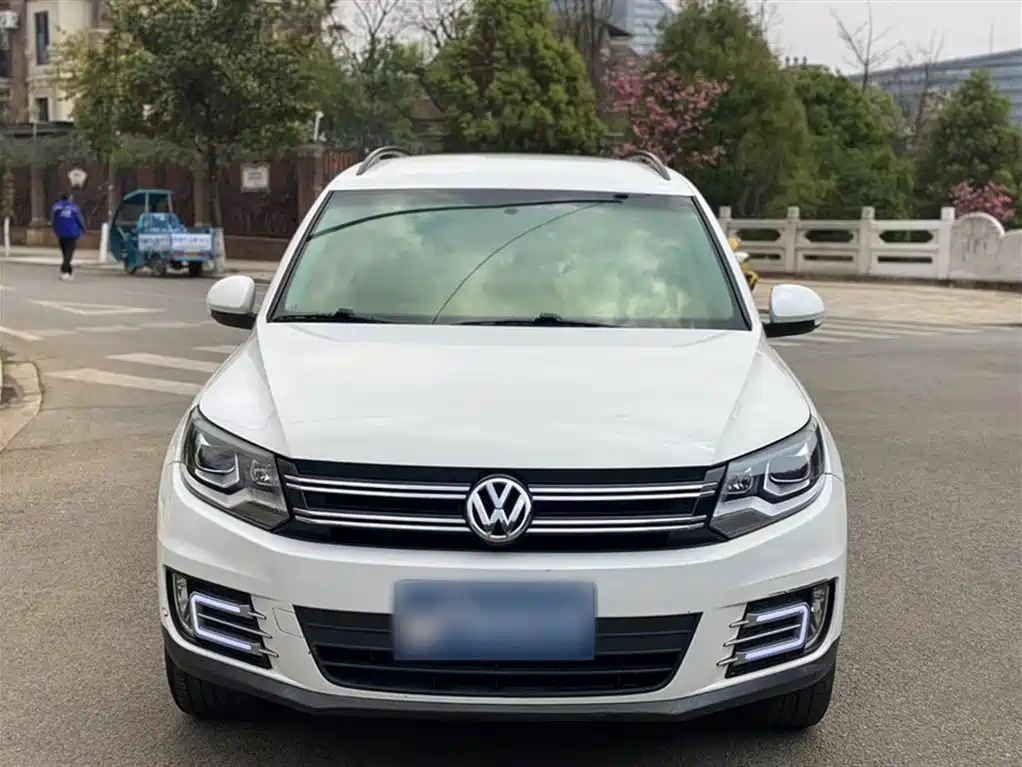 VOLKSWAGEN TIGUAN