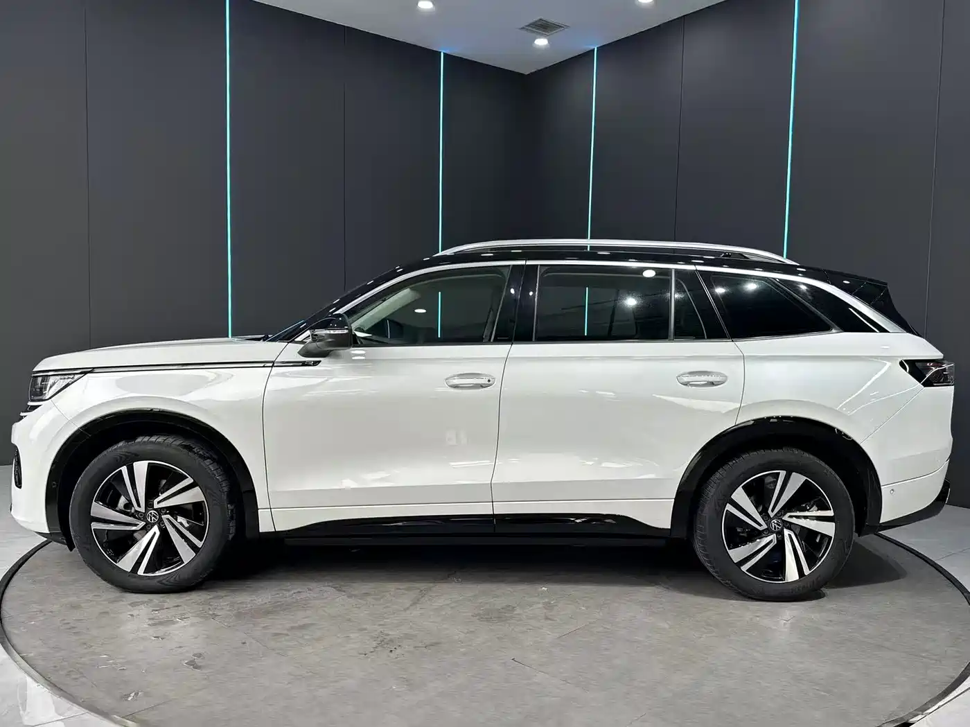 Volkswagen Talagon 2023 380TSI 4WD R-Line Touring Edition фото 4
