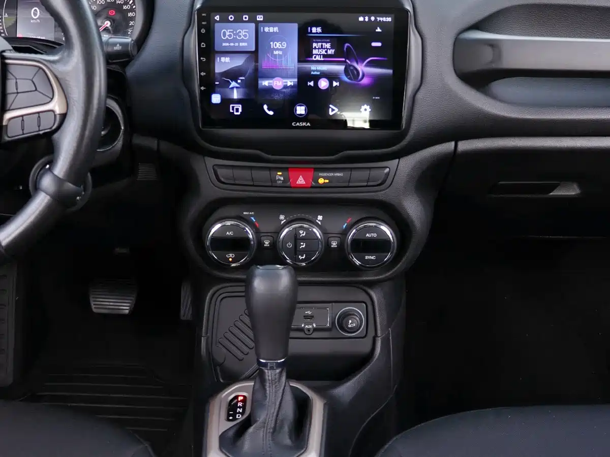صورة 13 - Jeep Renegade