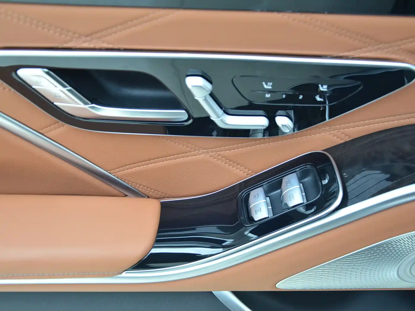 Mercedes-Benz Maybach S-Class 2025 Model S 480 4MATIC фото 11