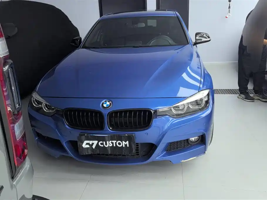 BMW 3 Series 2018 320i M Sport Black Night Edition фото 2
