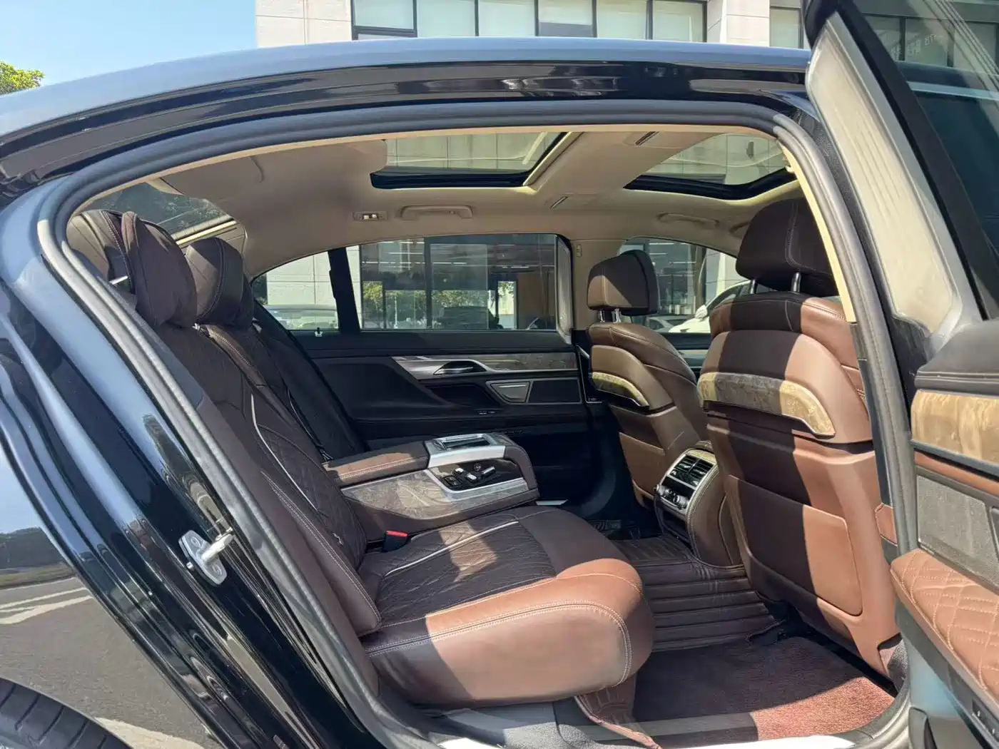 BMW 7 Series 2021 Model 740Li Leading Luxury Package фото 4