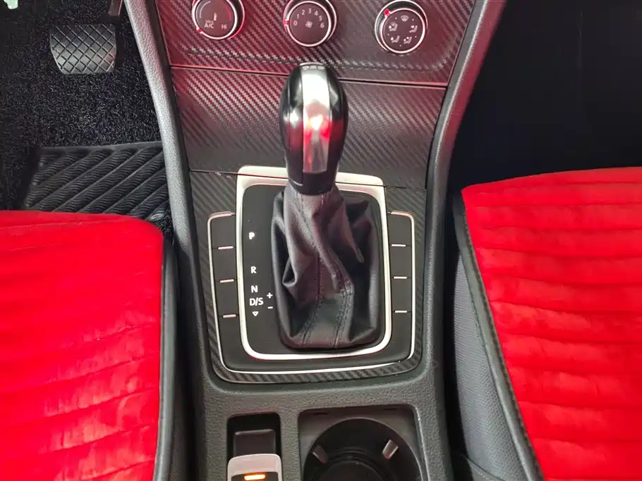 Volkswagen Golf 2016 230TSI Automatic Comfort фото 16
